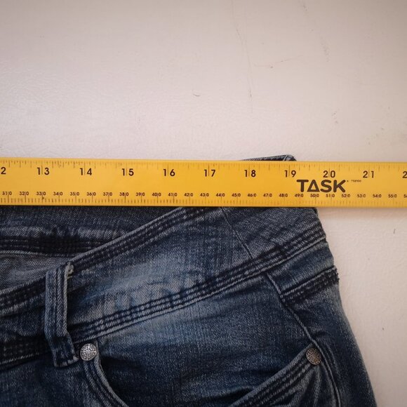 Blue Crush Plus Ladies Medium Wash Size 22 Distressed Blue Jeans - Picture 10 of 12